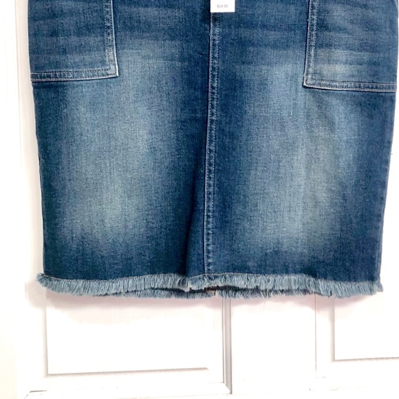 NEW YORK & CO fringe hem jean skirt medium wash size4/size5-6 runs a bit big NWT - Picture 10 of 12